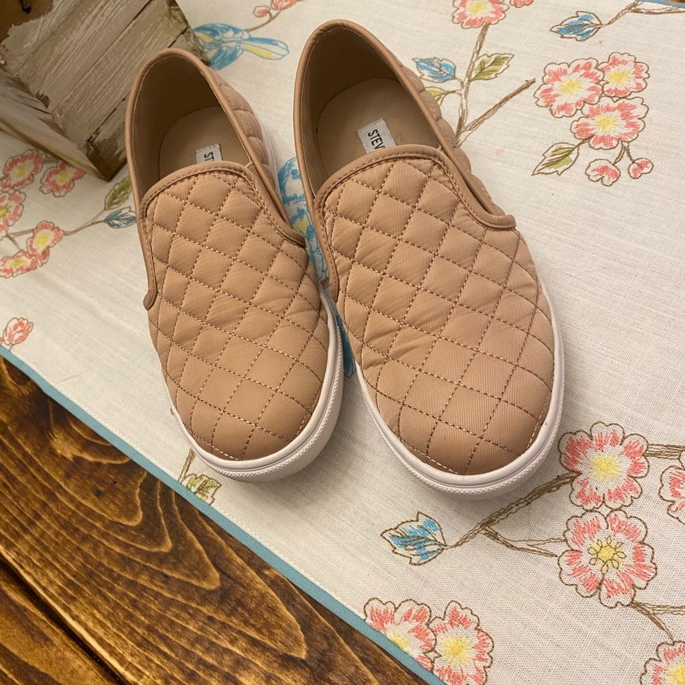 Woman’s Steve Madden shoes Sz 7
